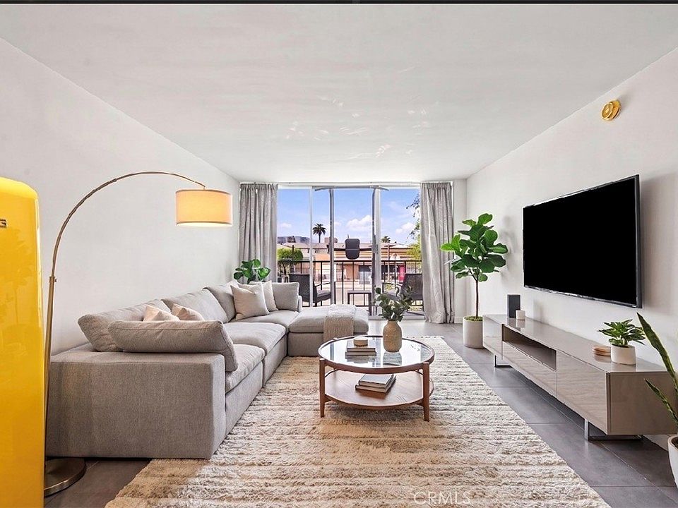 Exterior of 375 Atlantic Avenue, Apt 201 in Long Beach